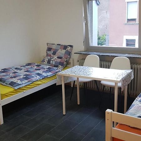 Handwerker Unterkunft Monteurzimmer Mit Gemeinschaftsbad In Brebach ザールブリュッケン エクステリア 写真