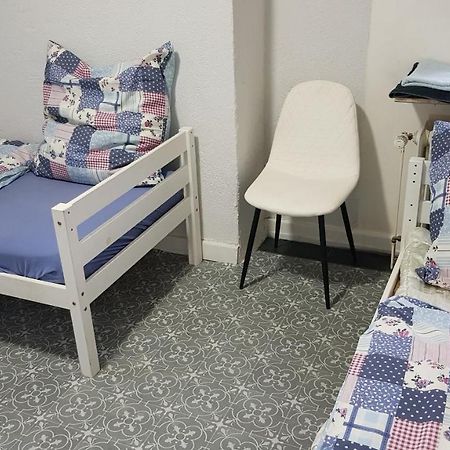Handwerker Unterkunft Monteurzimmer Mit Gemeinschaftsbad In Brebach ザールブリュッケン エクステリア 写真