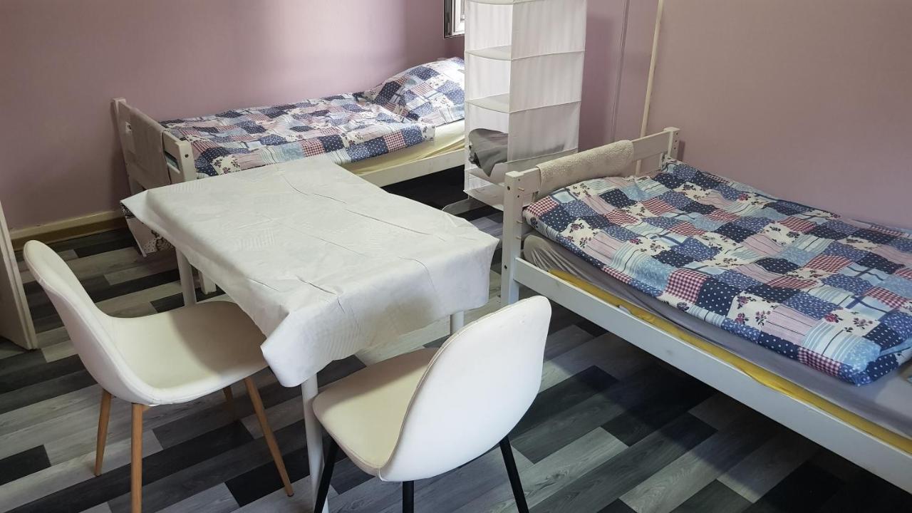 Handwerker Unterkunft Monteurzimmer Mit Gemeinschaftsbad In Brebach ザールブリュッケン エクステリア 写真
