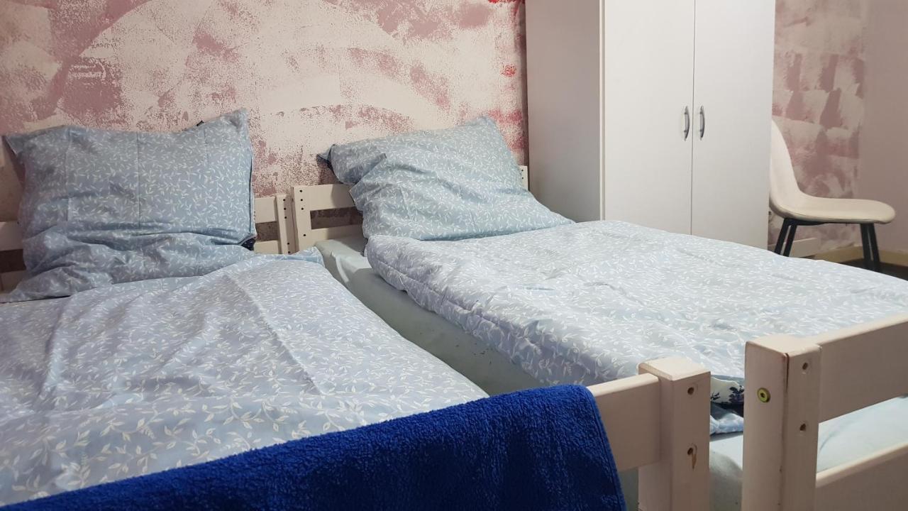 Handwerker Unterkunft Monteurzimmer Mit Gemeinschaftsbad In Brebach ザールブリュッケン エクステリア 写真