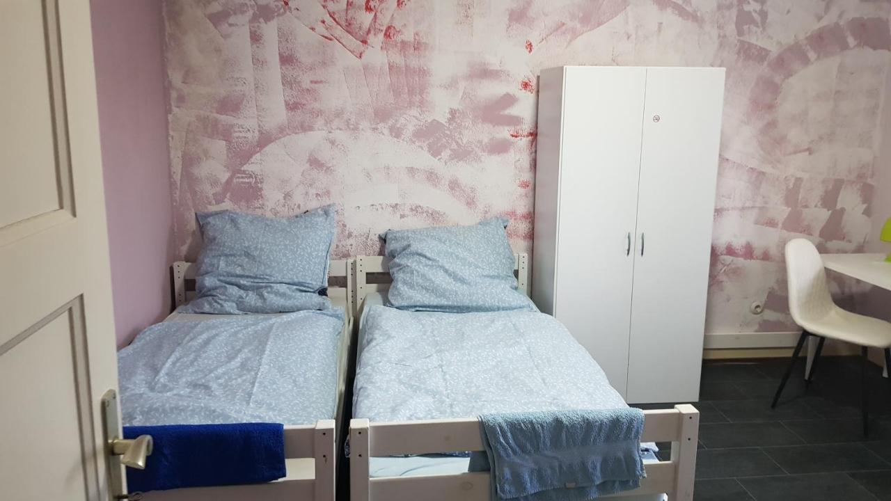Handwerker Unterkunft Monteurzimmer Mit Gemeinschaftsbad In Brebach ザールブリュッケン エクステリア 写真