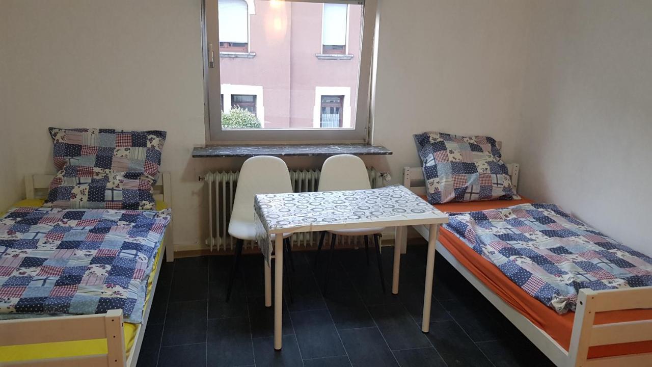 Handwerker Unterkunft Monteurzimmer Mit Gemeinschaftsbad In Brebach ザールブリュッケン エクステリア 写真