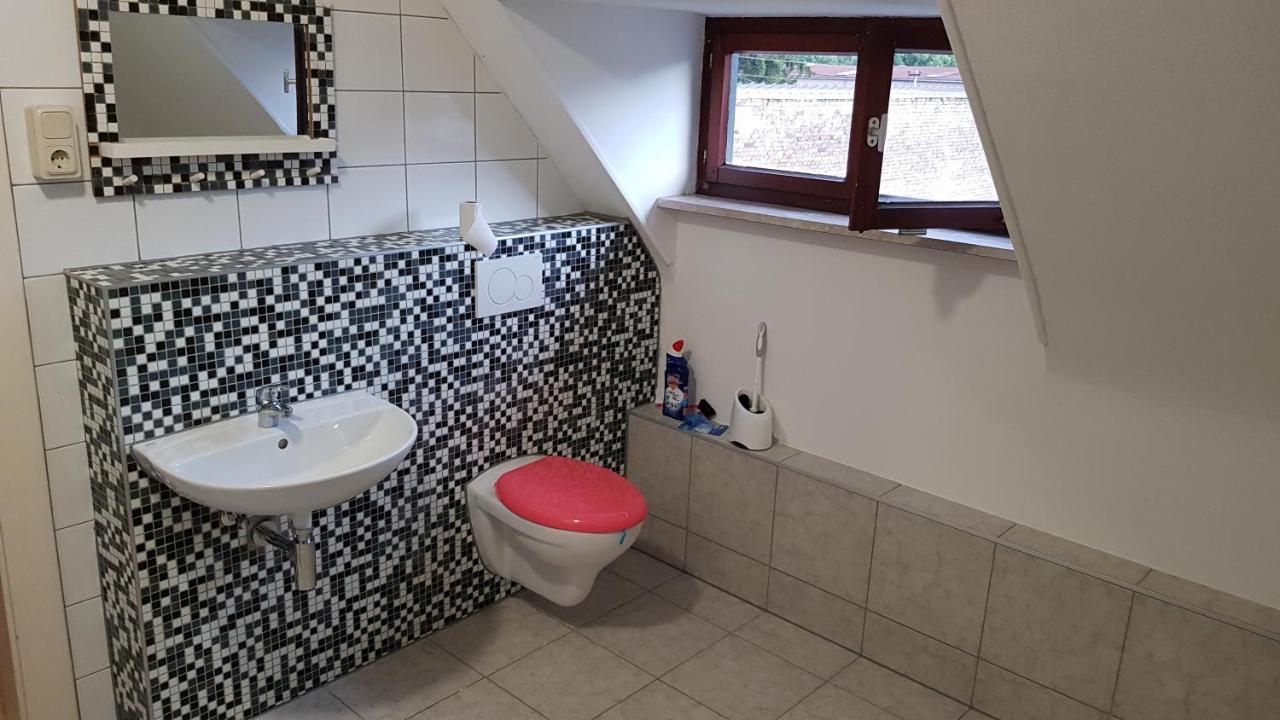Handwerker Unterkunft Monteurzimmer Mit Gemeinschaftsbad In Brebach ザールブリュッケン エクステリア 写真