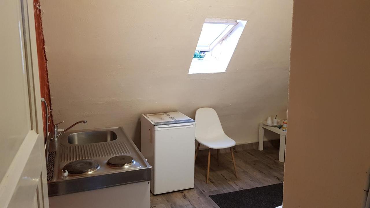 Handwerker Unterkunft Monteurzimmer Mit Gemeinschaftsbad In Brebach ザールブリュッケン エクステリア 写真