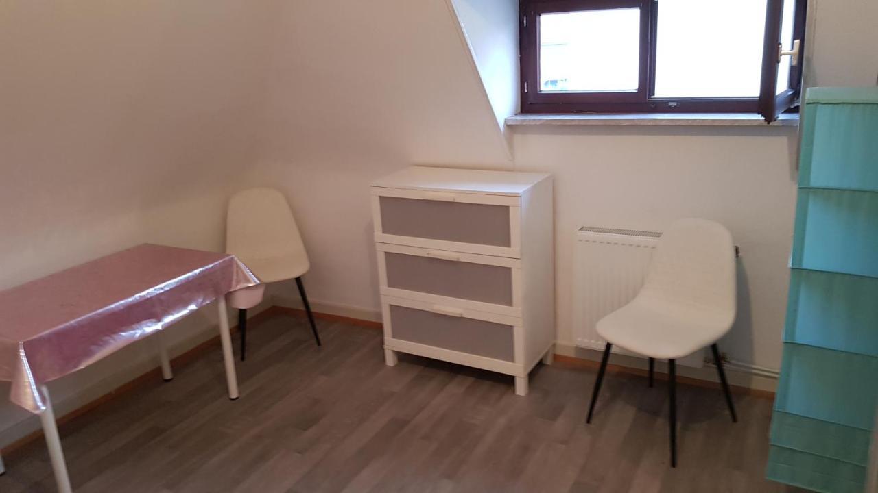Handwerker Unterkunft Monteurzimmer Mit Gemeinschaftsbad In Brebach ザールブリュッケン エクステリア 写真