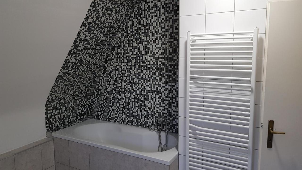 Handwerker Unterkunft Monteurzimmer Mit Gemeinschaftsbad In Brebach ザールブリュッケン エクステリア 写真